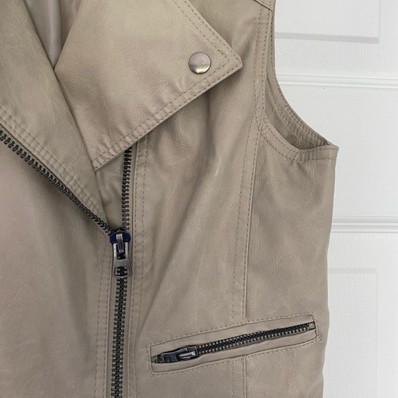 Leather Vest - Picture 2 of 4